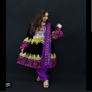 Nuevo último vestido tradicional afgano de color verde hecho a mano para mujer en tarifa al por mayor en todos los tamaños y colores personalizables - Product Image 5