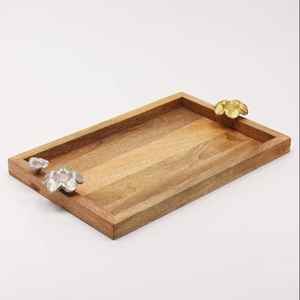Bandeja de Madera Artesanal con Asa de Metal, Apta para Servir el Desayuno, Días de Campo al Aire Libre y Tareas Domésticas Diarias - Product Image 1