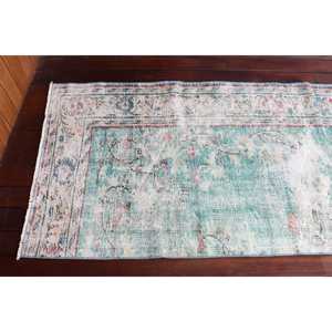 Alfombra Turca Vintage de 2.8x8.3 pies, Alfombra de Lana con Borde Azul - Product Image 4