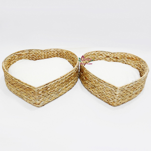 Casa para mascotas de algas marinas hecha a mano de Vietnam de Artex Dong Thap Factory, cama suave y cómoda ecológica para gatos y perros pequeños - Product Image 1