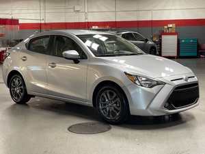 YAR-IS SEDAN LE d'occasion, conduite à gauche, transmission intégrale, pneus R15, intérieur clair, sièges en cuir - Product Image 5