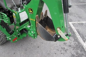 Tracteur utilitaire compact d'occasion 21 CV avec chargeur frontal pour travaux agricoles et de jardinage - Product Image 4