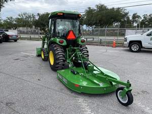Tractor John Deere 3039R 2023 con cabina, calefacción y aire acondicionado, cargador con pala frontal, cortadora rotativa Frontier, tractor para huertos y pequeñas explotaciones agrícolas. - Product Image 3