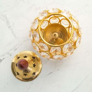 Portavelas de Metal de aspecto elegante Diseño hecho a mano Portavelas con cuentas de cristal Soporte con tapa Portavelas de diseño increíble - Product Image 3