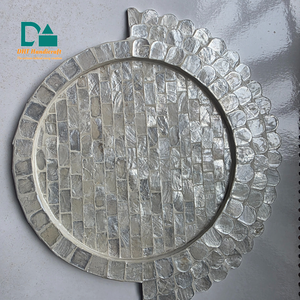 Support à dessert en nacre de coquillage naturel fait à la main au Vietnam, style zen asiatique pour la maison, le restaurant, le bar, l'hôtel - Product Image 2