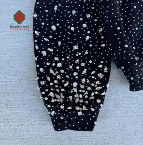 Sudadera con Capucha Negra y Blanca con Pedrería, Estilo Urbano, 100% Algodón, Invierno, Transpirable, Cortavientos, Tejida - Product Image 6