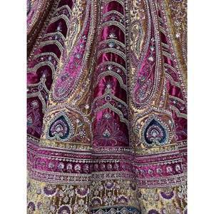 Magnifique Lehenga Choli en velours brodé couleur moutarde, robe de mariée sirène en satin pour la mariée et la mère de la mariée - Product Image 4