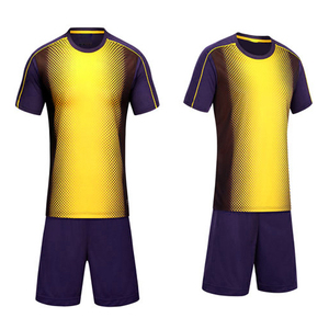 เสื้อฟุตบอลแขนสั้นคอวี ระบายอากาศได้ดี สวมใส่สบาย ผลิตจากโพลีเอสเตอร์ 100% รับผลิตแบบ OEM ทรงปกติ แห้งเร็ว ราคาถูก - Product Image 4