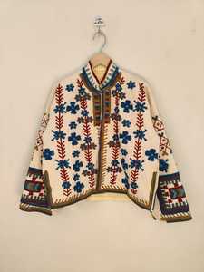 Chaqueta Bomber de Terciopelo Bordada a Mano Blanca, Estilo Folk Art Suzani, Reversible, Transpirable, Corta, Ropa de Abrigo de Invierno, Rajasthan - Product Image 5