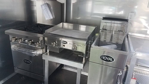 Remorque de cuisine mobile commerciale entièrement équipée, blanche, 8,5' x 14', avec appareils électroménagers, à vendre - Product Image 6