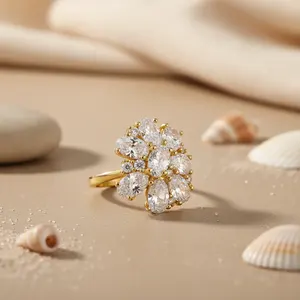 Anillo de Mujer Chapado en Oro Rosa, Estilo Vintage, con Incrustaciones de Circonita Cúbica Blanca y Rodio, Diseño Ideal para Regalo - Product Image 1