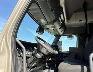 MEILLEURE OFFRE : CAMIONS CÉLÈBRES À CABINE SPACIEUSE ET LIT INTEGRÉ POUR UN RAYON D'ACTION ÉTENDU - Product Image 6