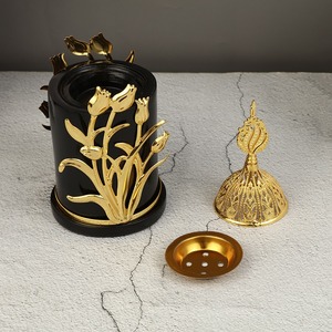 Brûleur d'encens artistique, design floral, blanc et noir, parfait pour l'aromathérapie, la méditation, la décoration intérieure et les cadeaux, en provenance d'Inde - Product Image 4