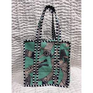 Bolso pequeño acolchado con estampado Jaipuri y bolso tipo lonchera, diseño portátil - Product Image 1