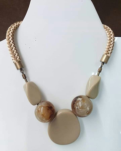 Kate Spade Colliers pour Femmes Collier Manuel Corde Chaîne Solide Corde Naturelle Pêche Résine Collier - Product Image 4