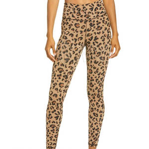 Legging de bonne qualité pour femmes Logo personnalisé Leggings de yoga pour femmes à taille élastique Legging pour femmes personnalisé à prix raisonnable - Product Image 2