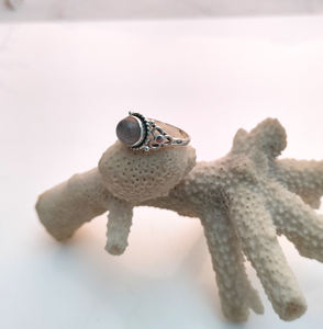 แหวนเงินแท้ 925 ประดับพลอยลาบราดอไรต์สีน้ำเงินทรงคาโบชอง 7x7 มม. ดีไซน์แบบฝังขอบเงินชุบ สำหรับงานแต่งงานและงานปาร์ตี้ - Product Image 2