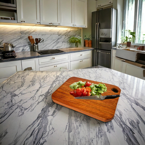 Planche à découper en bois d'acacia massif faite à la main - Légère, écologique et compatible lave-vaisselle |   Fabriqué à la main en Inde - Product Image 3