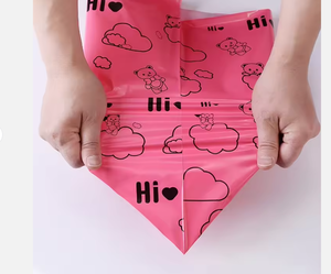 Sacs d'expédition en polyéthylène écologiques imprimés avec logo personnalisé pour vêtements - Product Image 1