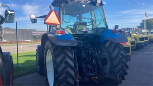Tracteur agricole New Holland TS115 - Product Image 3