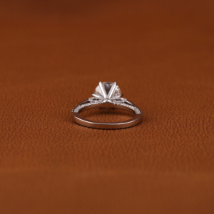 Anillo de Compromiso con Engaste de Platino y Diamante Cultivado en Laboratorio de 2.0 CT con Certificado IGI, Regalo de Cumpleaños Perfecto para Ella - Product Image 4