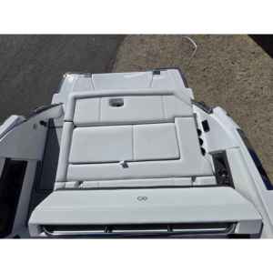 Bateau de catégorie Premium Cobalt R8 2025 - Product Image 1