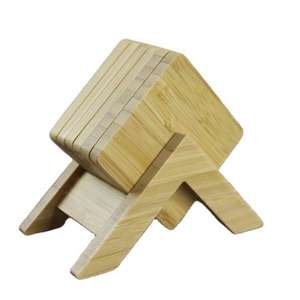 Juego de posavasos de madera de alta calidad diseñado para una fuerte protección de superficies, perfecto para espacios de vida modernos. - Product Image 1