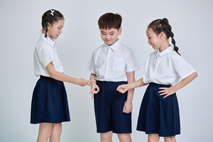 Chemise à manches courtes blanche pour enfants de l'école primaire, en popeline tissée, 65% polyester, 35% coton, FMF vietnamien (unisexe) - Product Image 2