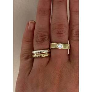 Bague Tube Massif Dorée Tendance et Vintage avec Incrustation Géométrique – Idée Cadeau Élégante Bijou Éternité - Product Image 2