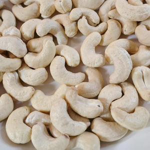 เม็ดมะม่วงหิมพานต์ Kaju badam santigo เม็ดมะม่วงหิมพานต์ W240 - Product Image 1