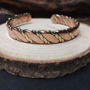 Bracelet plat tressé en cuivre et laiton | Manchette thérapeutique en cuivre et laiton Bracelet unisexe minimaliste en cuivre et laiton - Product Image 3