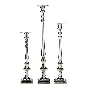 Bougeoir de pilier en métal de conception chère argent brillant fini pour la maison et l'événement ensemble de bougeoirs décoratifs - Product Image 1