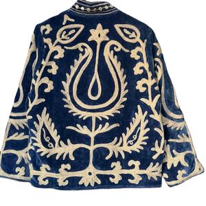 Chaqueta Azul Marino de Terciopelo con Bordado Suzani, Abrigo Bohemio con Flores Doradas, Prenda Étnica Hecha a Mano para Festivales - Product Image 2