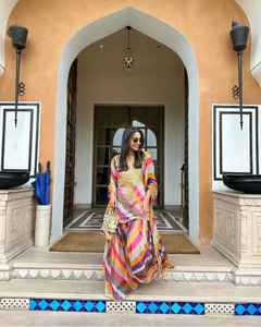 Traje de fiesta de tela Georgette de trabajo de secuencia bordada más vendido traje Sharara con Dupatta de contraste en cantidad al por mayor - Product Image 3