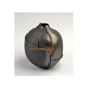 Artículos de mesa negros de aluminio de calidad superior Floreros Estándar Nuevo estilo Decoración de mesa Floreros Macetas para uso en interiores - Product Image 1