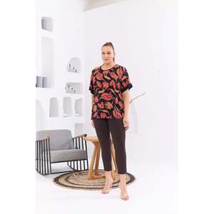Camiseta negra con estampado de hojas de talla grande - Product Image 5