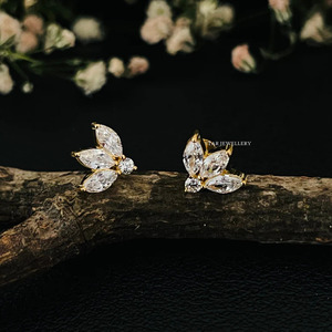 14K Oro Sólido Diamante Natural Lotus Stud Ear Piercing Joyería Fina. - Product Image 1