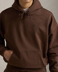 Sweat à capuche marron pour homme avec tissu polaire doux et poche kangourou pour un confort décontracté streetwear par Marfa International - Product Image 4