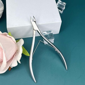 คีมตัดหนังสเตนเลสสตีลคุณภาพสูงเครื่องมือทำเล็บเสริมสวยนิ้วเท้าจากเยอรมนี - Product Image 4