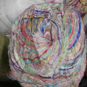 En plata de seda Sari reciclada de color pastel claro en varios colores ideales para hilanderos y tejedores para reventa - Product Image 5