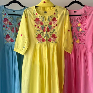 Exclusivo Mul Cotton With Work Fancy Readymade Suit disponible a precio de mayorista adecuado para ropa informal y de fiesta. - Product Image 1