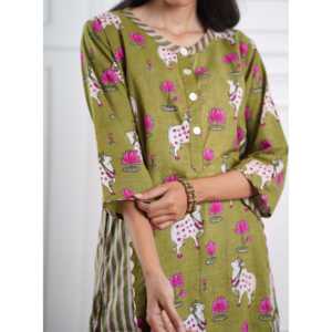 Conjunto Kurta Bohemio Pichwai Color Oliva con Mangas Tres Cuartos para Primavera/Verano - Product Image 1