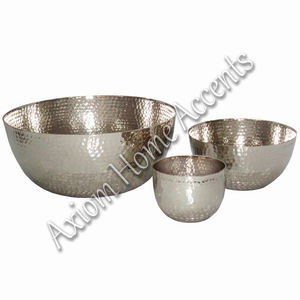 Bol à fruits raffiné doré et blanc fini contemporain fait à la main en aluminium brillant avec des accents polonais-Axiom Home - Product Image 5