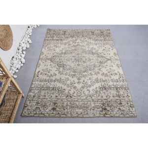Tapis turc vintage en laine beige 3,9 x 5,5 pieds, tissage plat, motif patchwork, tapis de salle à manger, écologique, traditionnel, latex - Product Image 1