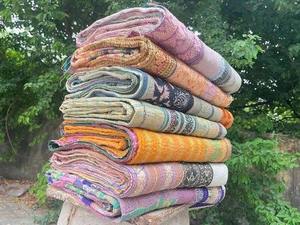 Lote al por mayor de colchas Kantha indias vintage reversibles, hechas a mano con algodón orgánico reciclado, para uso doméstico en invierno, con estampado para hoteles. - Product Image 3