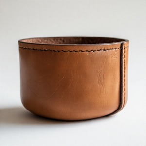 Maceta de cuero minimalista en tono tierra en forma Mini que ofrece un estilo suave y belleza orgánica para exhibiciones de plantas diarias - Product Image 5