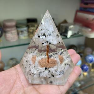 Pirámide de Orgonita Feng Shui Hecha a Mano al por Mayor, Hexágono, Piedra Lunar Arcoíris, Resina de Cobre, Decoración de Piedra de Energía Curativa, 7 cm - Product Image 2