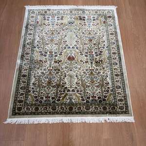 Alfombras Grises Extra Afelpadas, Coloridas, Hechas a Mano con Lana y Algodón, Diseño Floral, Ecológicas, de Alta Densidad de Nudos, Fabricadas en India - Product Image 1