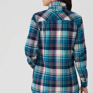 Camisa de franela a cuadros de gran tamaño para mujer: acogedora, cómoda e ideal para aventuras al aire libre y ropa informal - Product Image 5