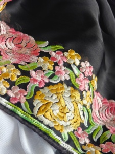 Gasa suave exclusiva con Kasmiri Multi hilo bordado trabajo borde Sari fabricante y proveedor de Surat - Product Image 4